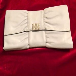 FIRM! Final Sale! Banana Republic Leath clutch✨